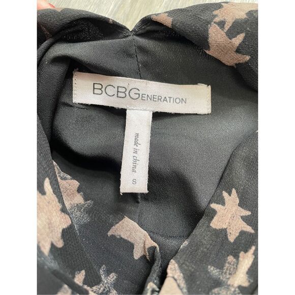 BCBGeneration Plisse Mesh Shoulder Star Print Dress Small - Picture 7 of 7